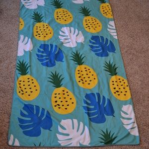 NEW Summer & Rose Microfiber Oversized Beach Towel